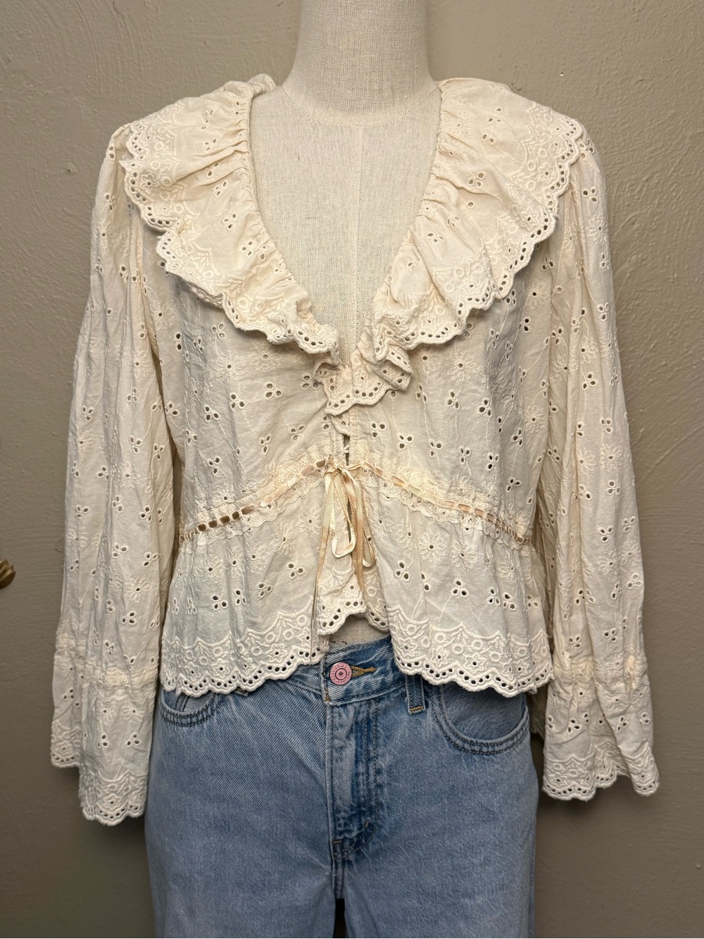 WAYF Sophia Ruffle Eyelet Boho Blouse Cream with pink ribbon detail Size Small